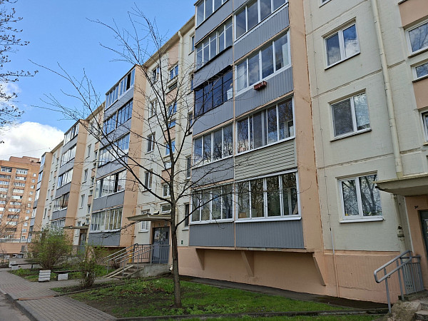 Хорошая альтернатива 1-комнатной квартире - двухкомнатная брежневка в обжитом микрорайоне