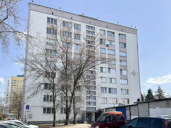 3-комнатная квартира в кирпичном доме рядом со ст.м "Пушкинская"